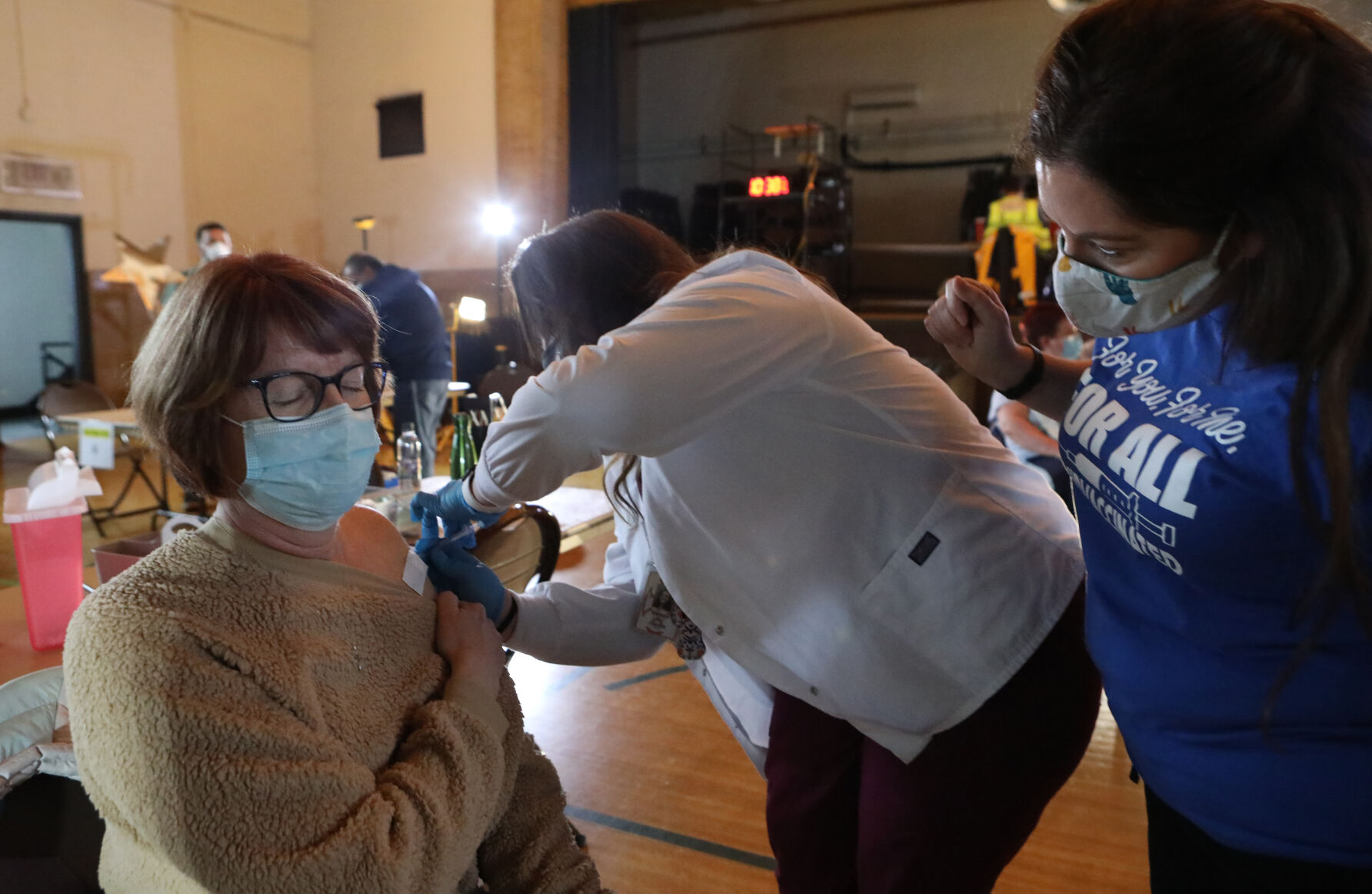 Marty Schenk receives a vaccine from Brooklynn Kliethermes